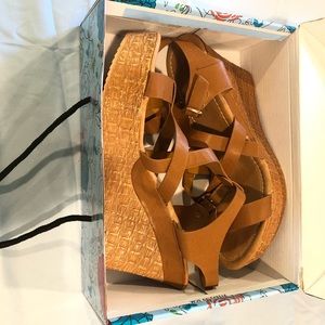 Adorable Brown Camel Wedges Size 10